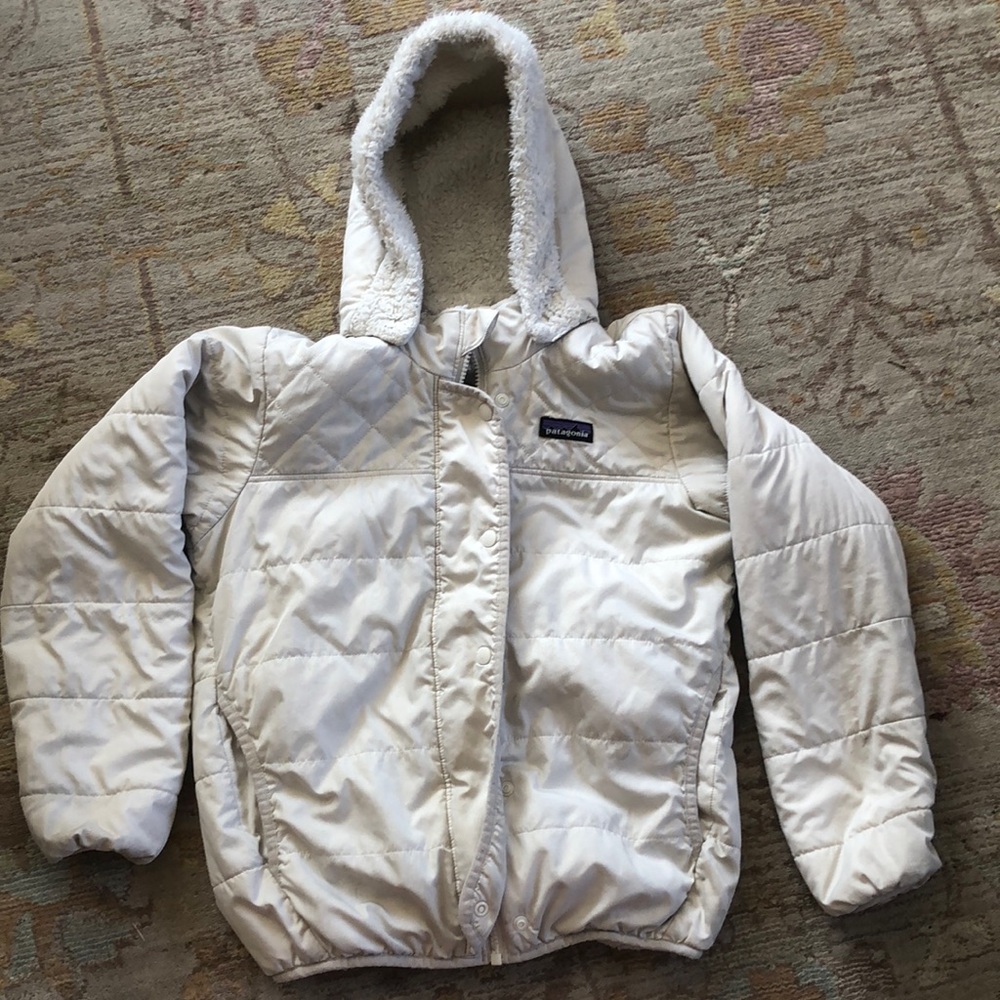 Reversible synthetic down long sleeve Patagonia jacket. With detachable hood!